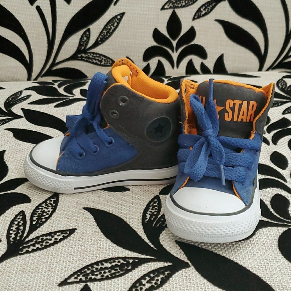 Converse All Star hightop sneakers infant size 4